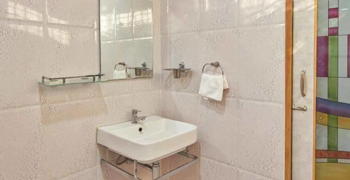 Hotel Av Comforts Settahalasūr Exteriör bild
